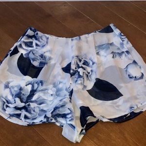 Blue floral shorts✨